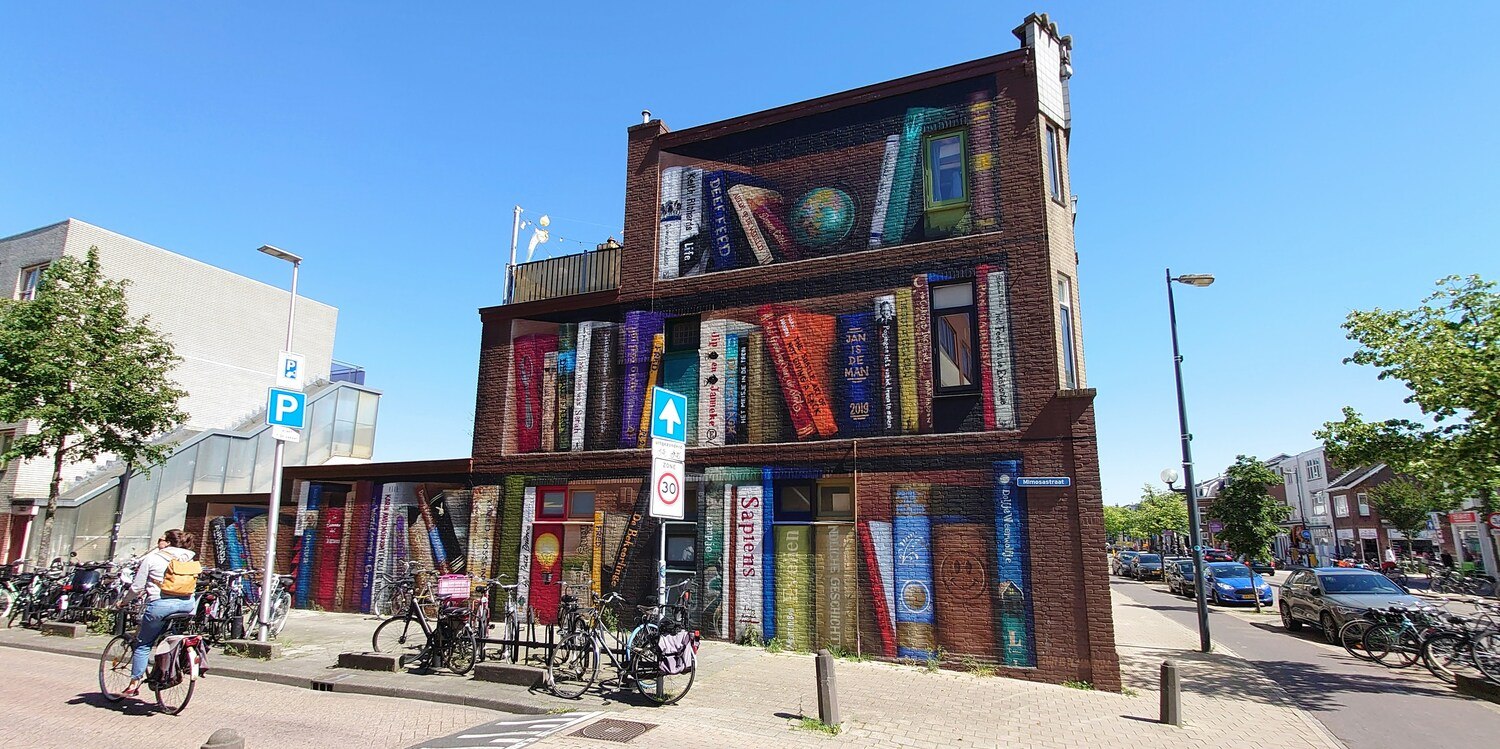 boekenkast street art in utrecht